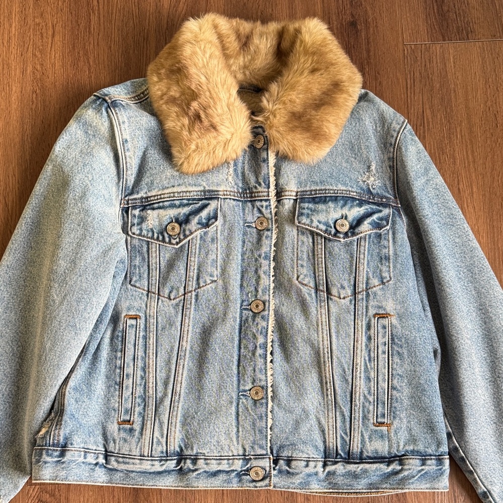 Abercrombie & Fitch NWT Women’s Vintage Sherpa Lined Denim Jacket w/Fur Collar
